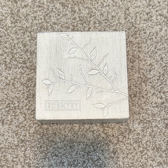 Scentsy Warmer Pedestals - Picture 2 of 7